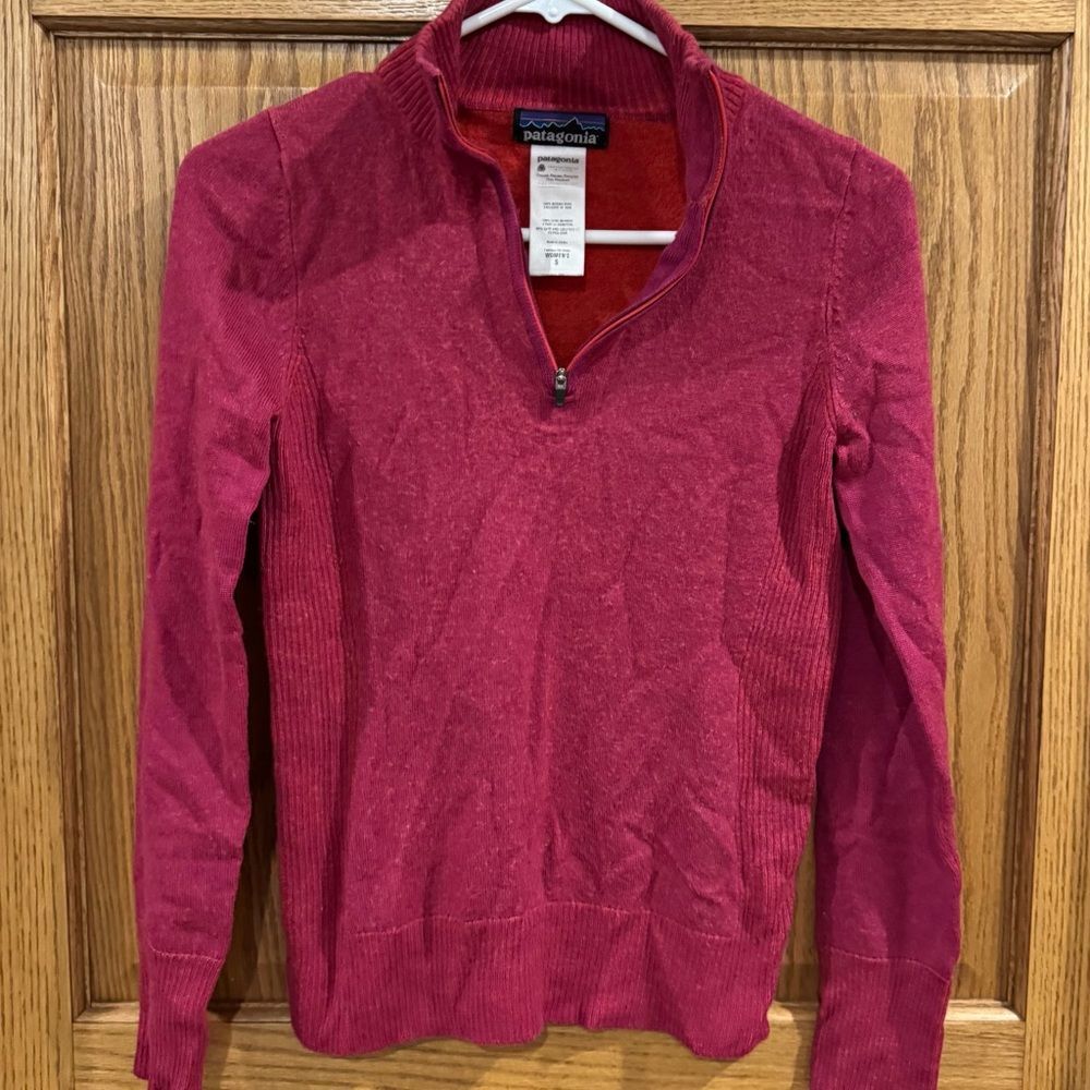 Patagonia Womens 100% Merino Wool Pink 1/4 Zip Sweater Magenta. Size Small